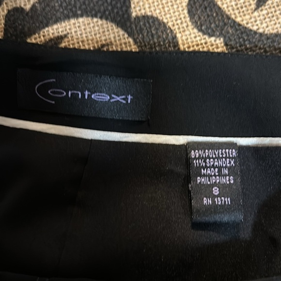 Beautifull black skirt with front ruffle accent size 8 women’s skirt - Picture 8 of 8